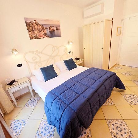 Hotel Cala Marina 카스텔라마레델골포 외부 사진