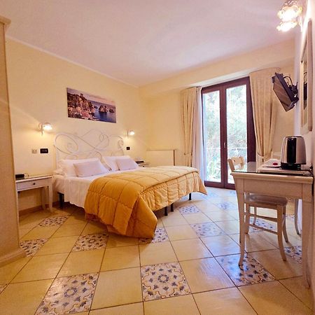 Hotel Cala Marina 카스텔라마레델골포 외부 사진
