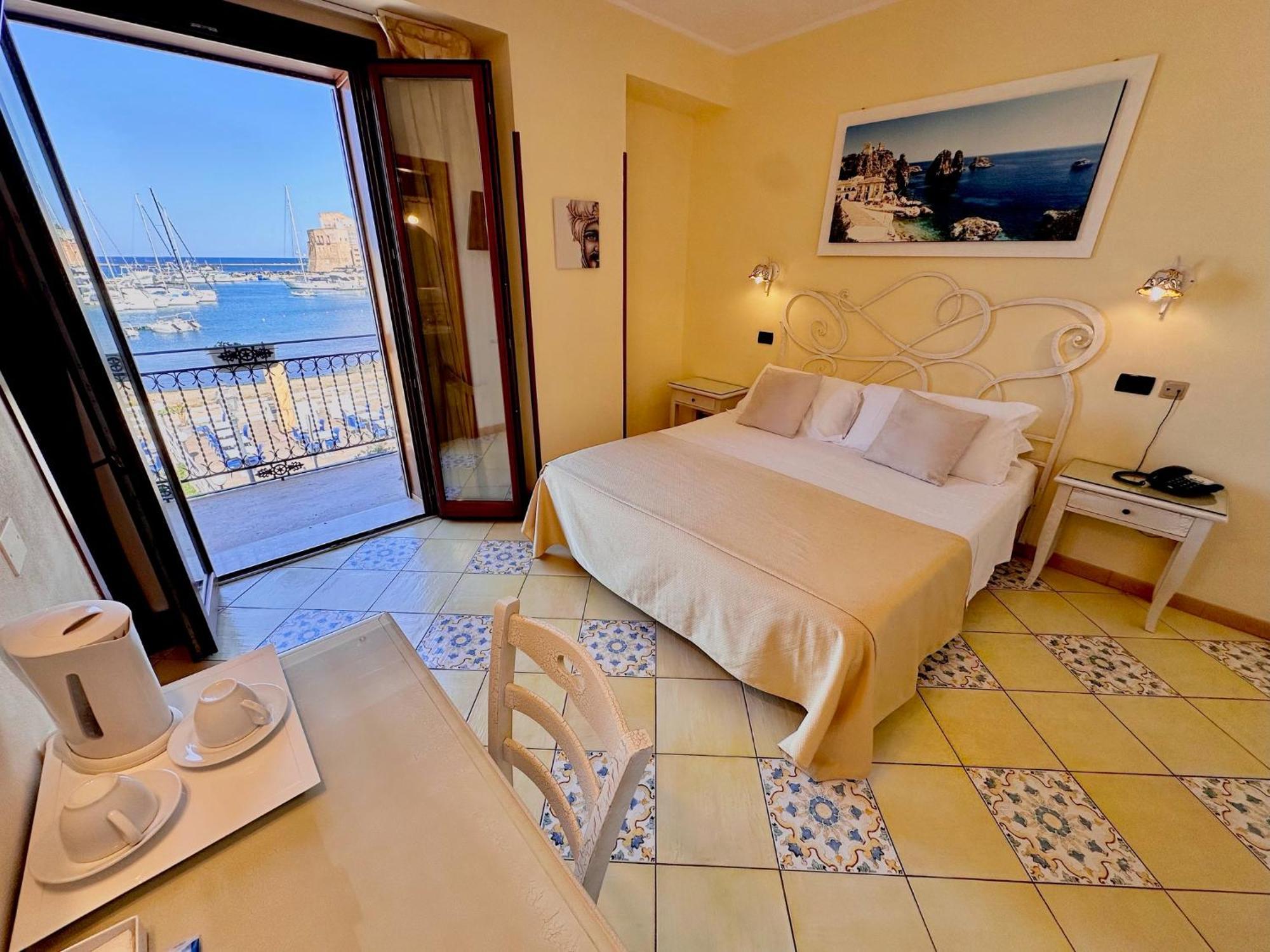 Hotel Cala Marina 카스텔라마레델골포 외부 사진