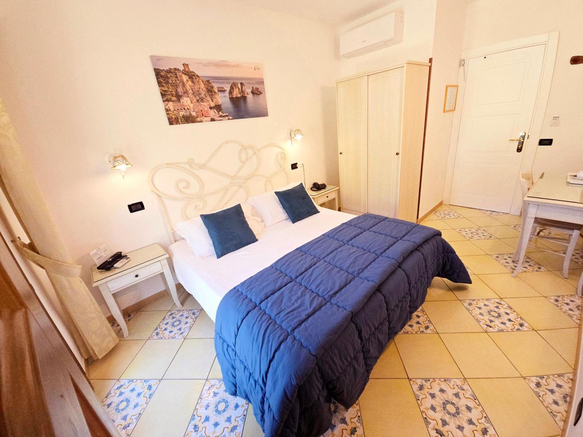 Hotel Cala Marina 카스텔라마레델골포 외부 사진