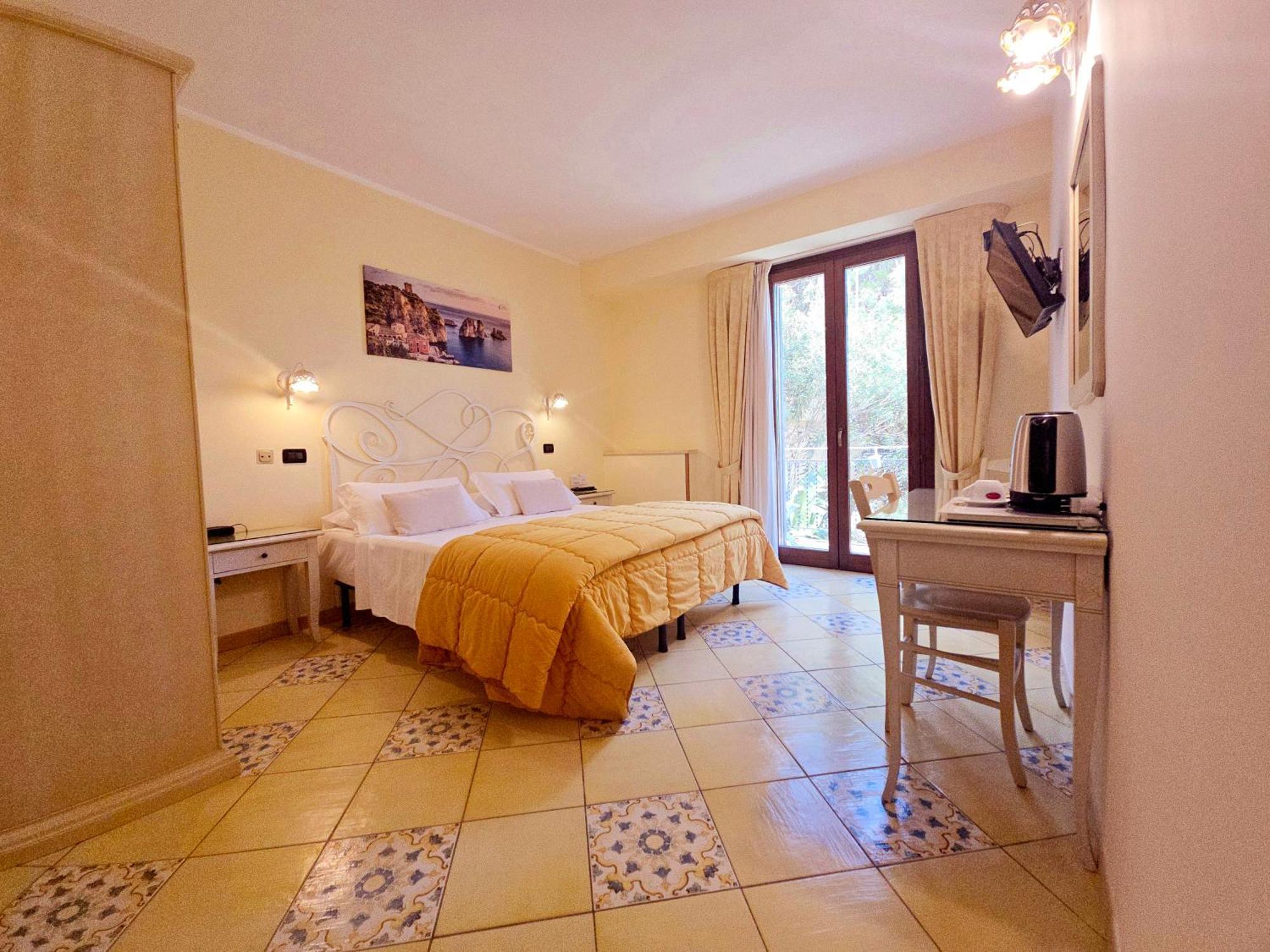 Hotel Cala Marina 카스텔라마레델골포 외부 사진